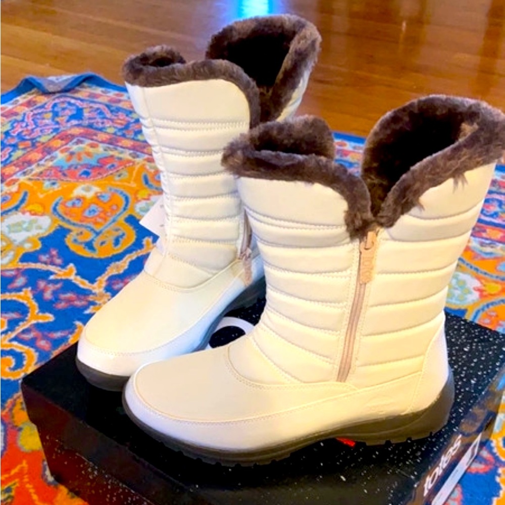 Brand new with tags Totes waterproof winter faux fur lined boots
